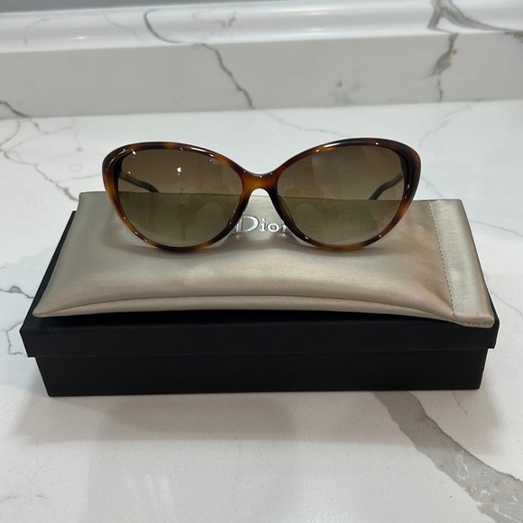 Brand new Christian Dior Havana sunglasses. Never worn. - Picture 1 of 7